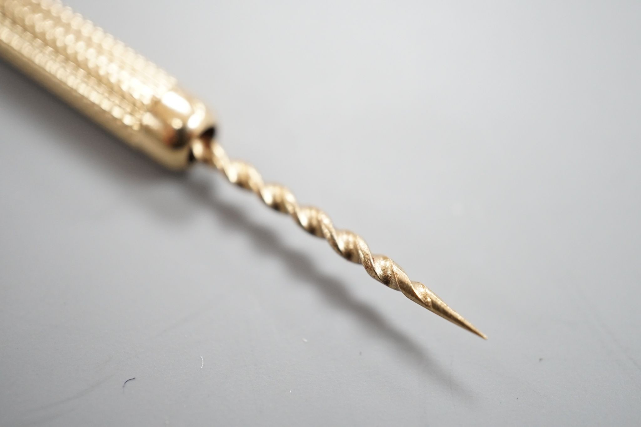 A A 1960' 9ct gold cased propelling toothpick, 46mm.